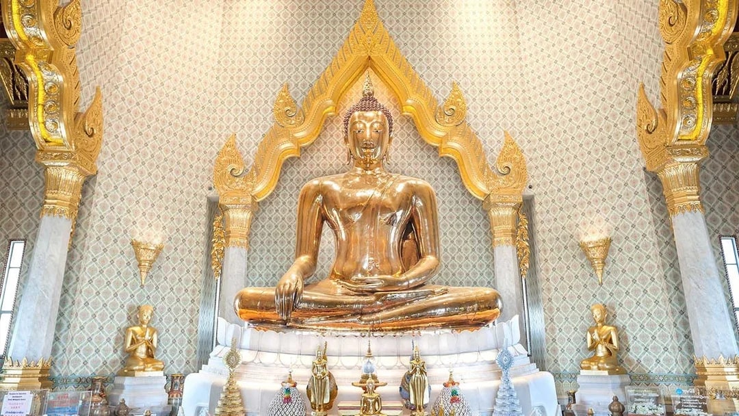 Golden Buddha statue at Wat Traimit temple in Bangkok.