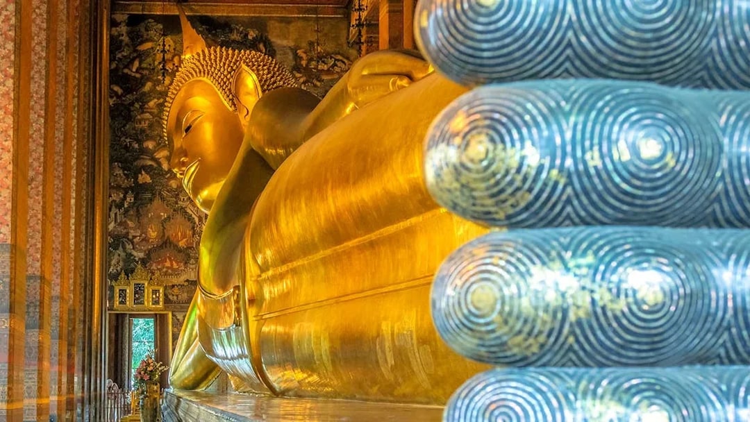 Reclining Buddha statue at Wat Pho temple, Bangkok, Thailand.