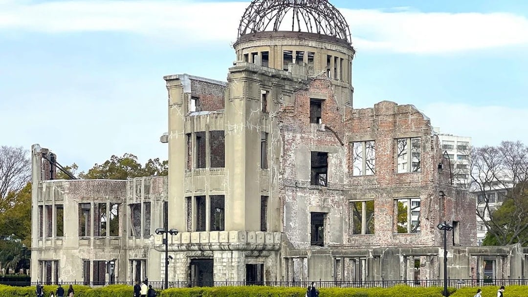 From Osaka/Kyoto: Hiroshima & Miyajima Day Trip with Round-Trip Shinkansen Tickets