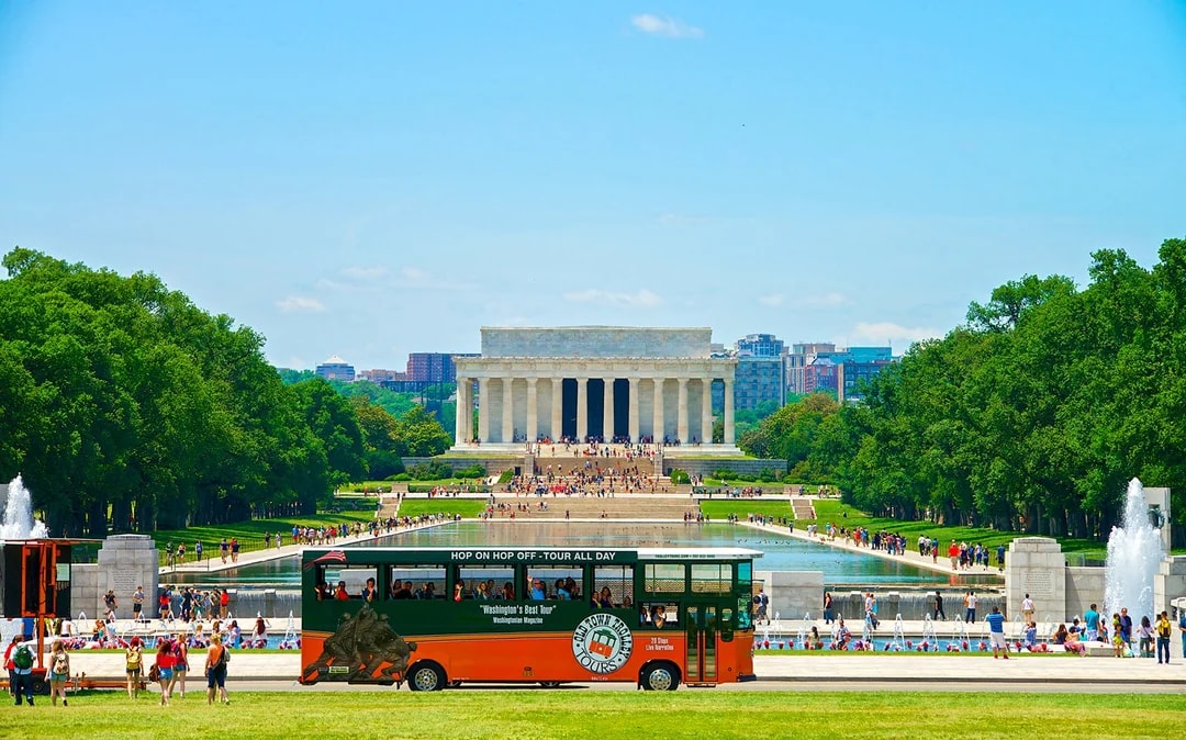 1-Day Hop-On Hop-Off Tour of Old Town Washington DC Image 3