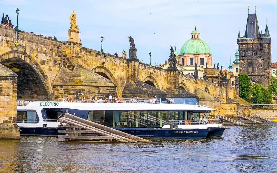 Prague Vltava River Sightseeing Cruise Image 8
