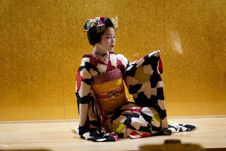 1 Hour Geisha/Maiko Show in Kyoto (Performance, Q&A, Traditional Game, Photo Session)