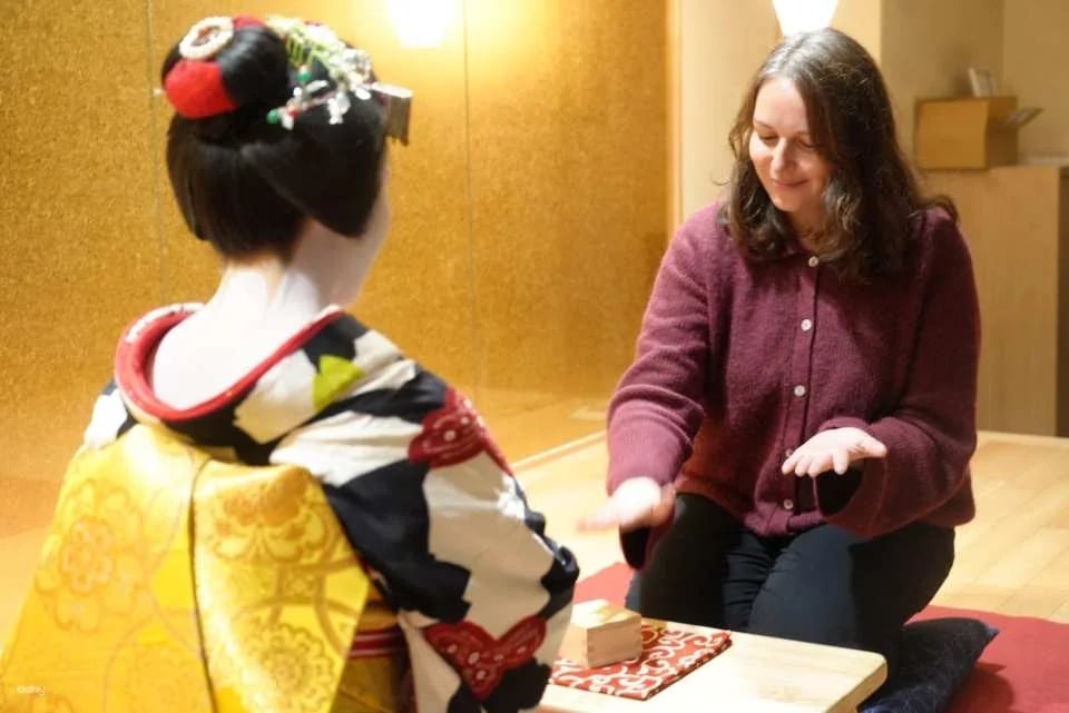1 Hour Geisha/Maiko Show in Kyoto (Performance, Q&A, Traditional Game, Photo Session)