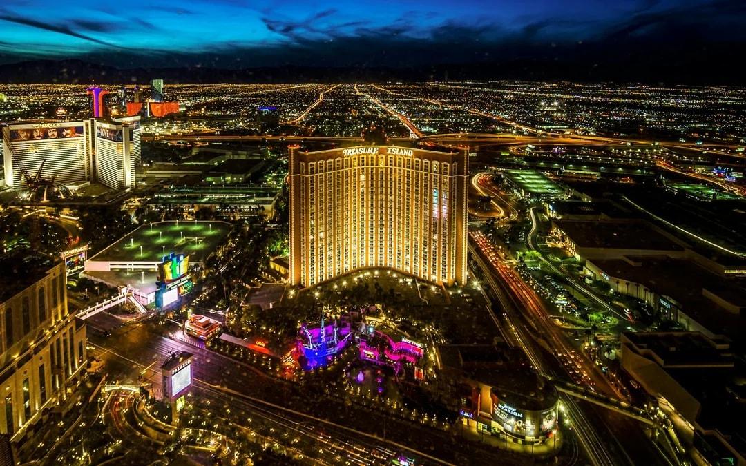 12-min Las Vegas Strip Highlights Night Helicopter Tour Image 6