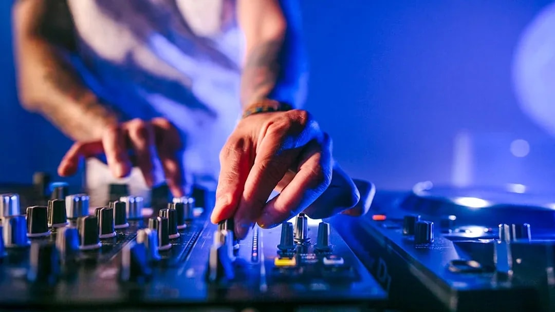 DJ mixing music during Evening Panorama Cruise in Frankfurt.