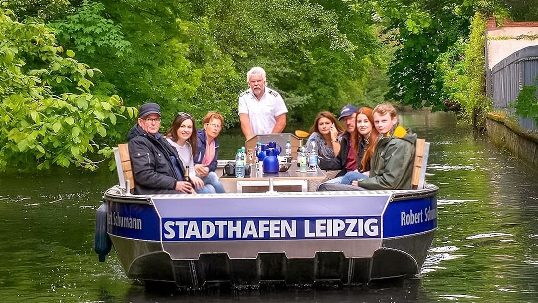 Guests on a motorboat tour through Auwald forest in Leipzig.