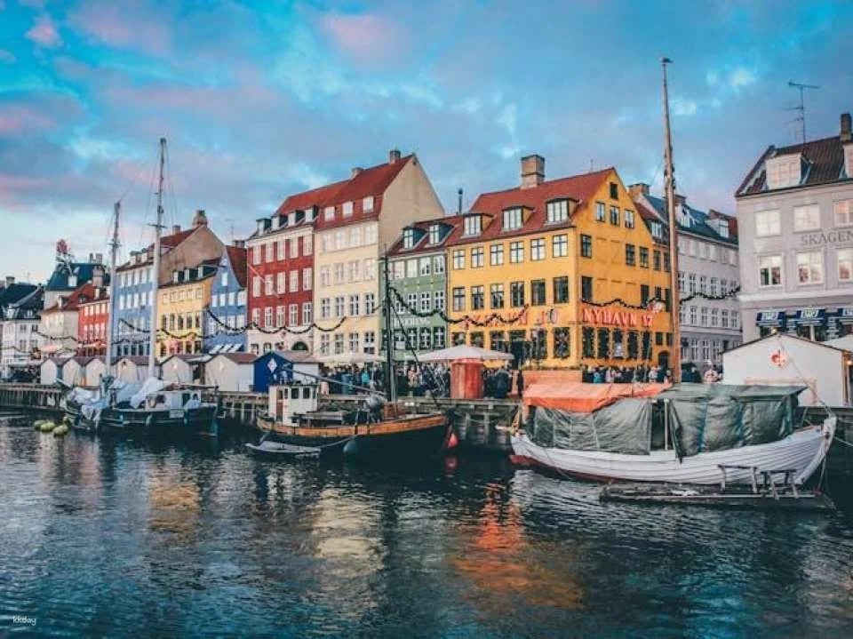 2-hour private Copenhagen history walking tour with a local