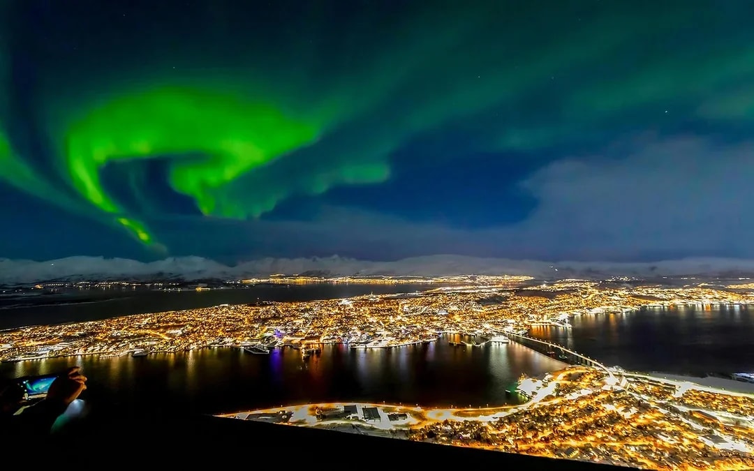 3 to 4-Hour Aurora Borealis Lights Chase Small-Group Tour by VIP Minivan Image 5