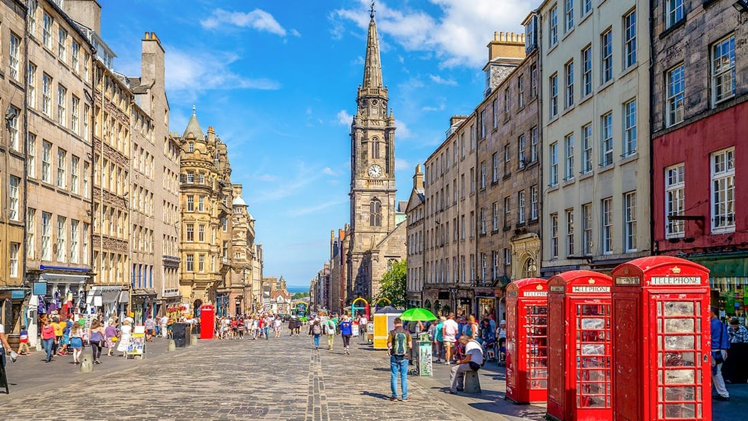 Royal Mile Edinburgh with St. Giles' Cathedral and red phone booths.