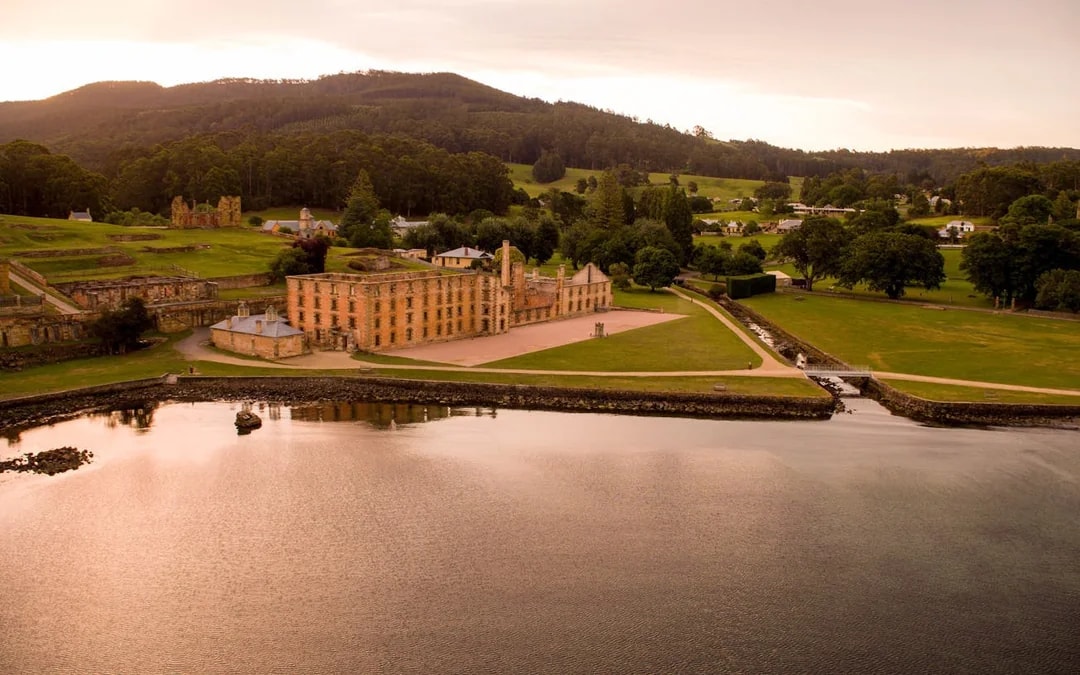 4 Day Tasmanian Highlights Bundle - Hobart, Port Arthur, Bru Image 2