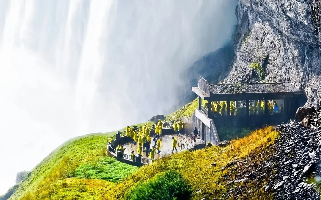 4-Hour Niagara Falls Boat Tour, Lunch & Maple Syrup Tasting Image 11