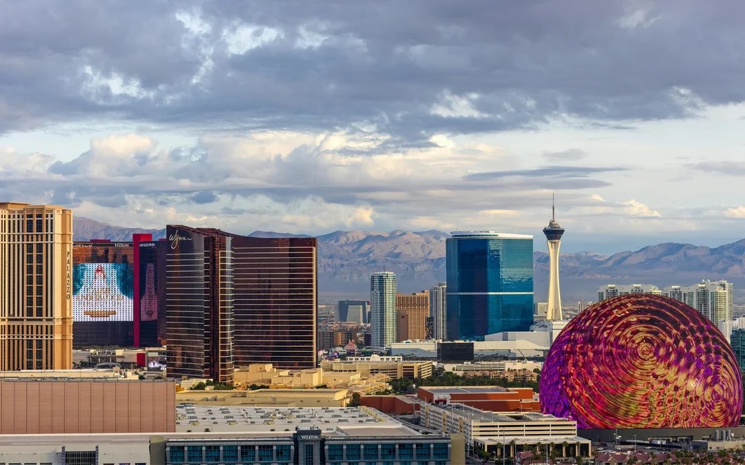 40-min Las Vegas Strip and Hoover Dam Helicopter Tour Image 9
