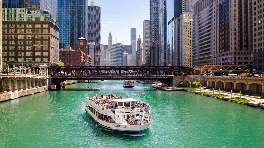 45-min Chicago River Architecture Cruise by Wendella