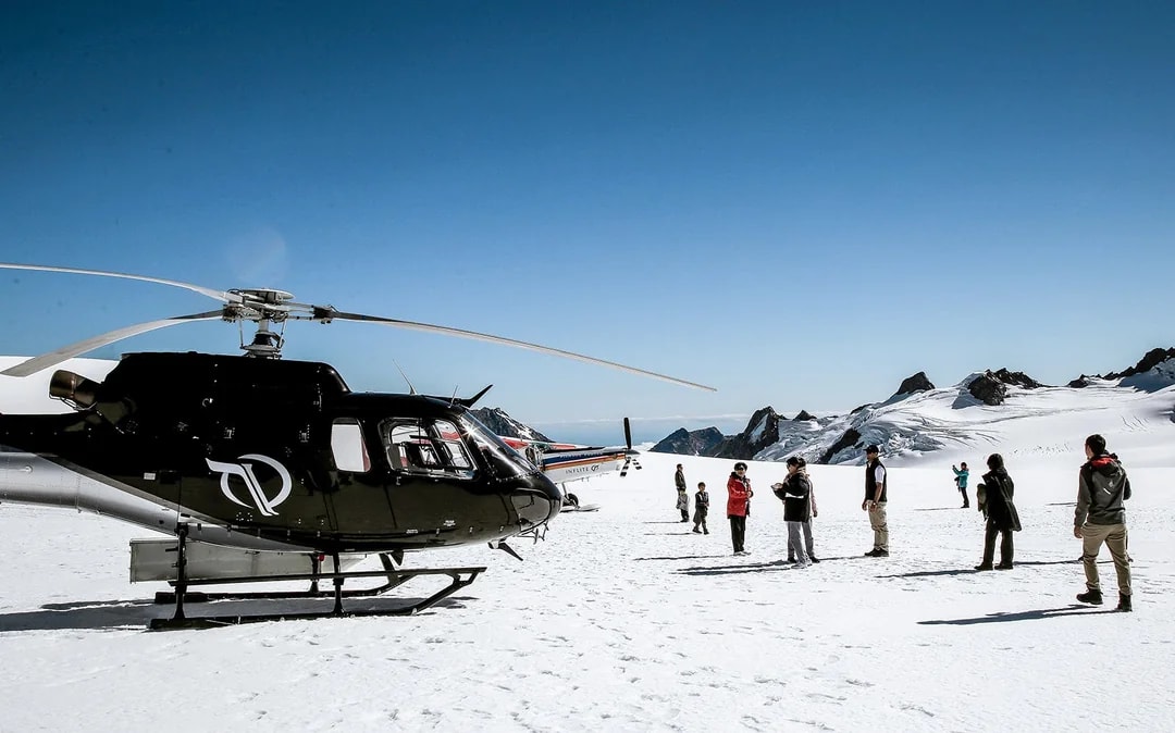 45-minutes Glacier Highlights by Helicopter or Ski Plane Flight Image 4