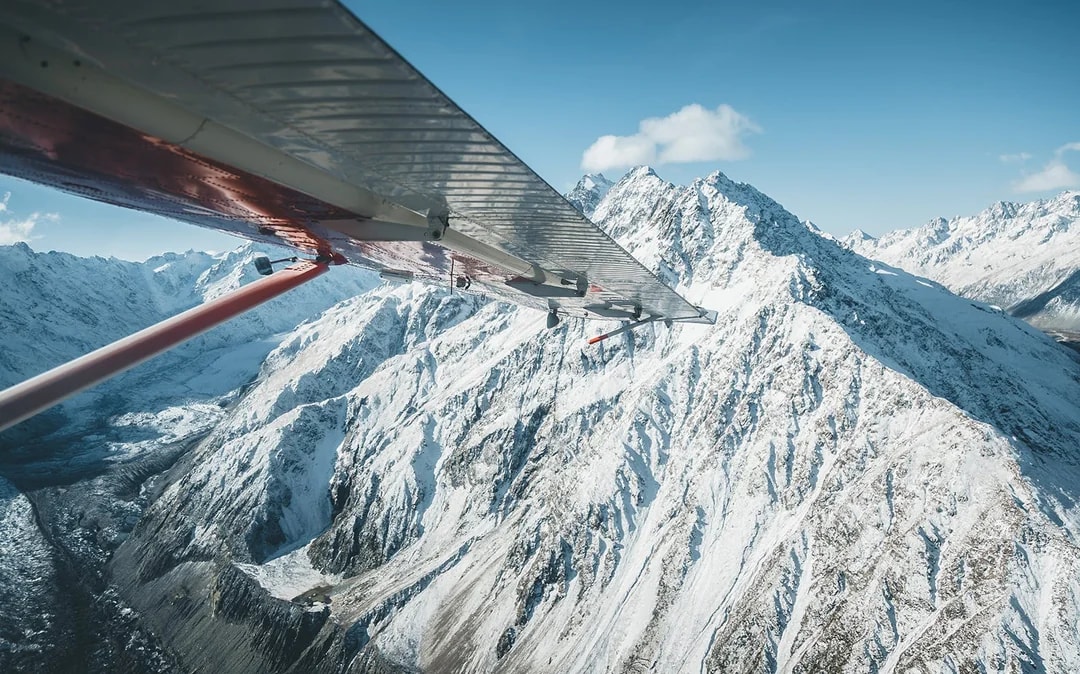 45-minutes Glacier Highlights by Helicopter or Ski Plane Flight Image 5