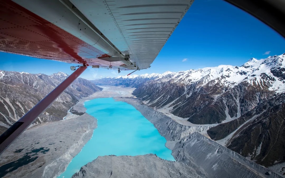 45-minutes Glacier Highlights by Helicopter or Ski Plane Flight Image 6