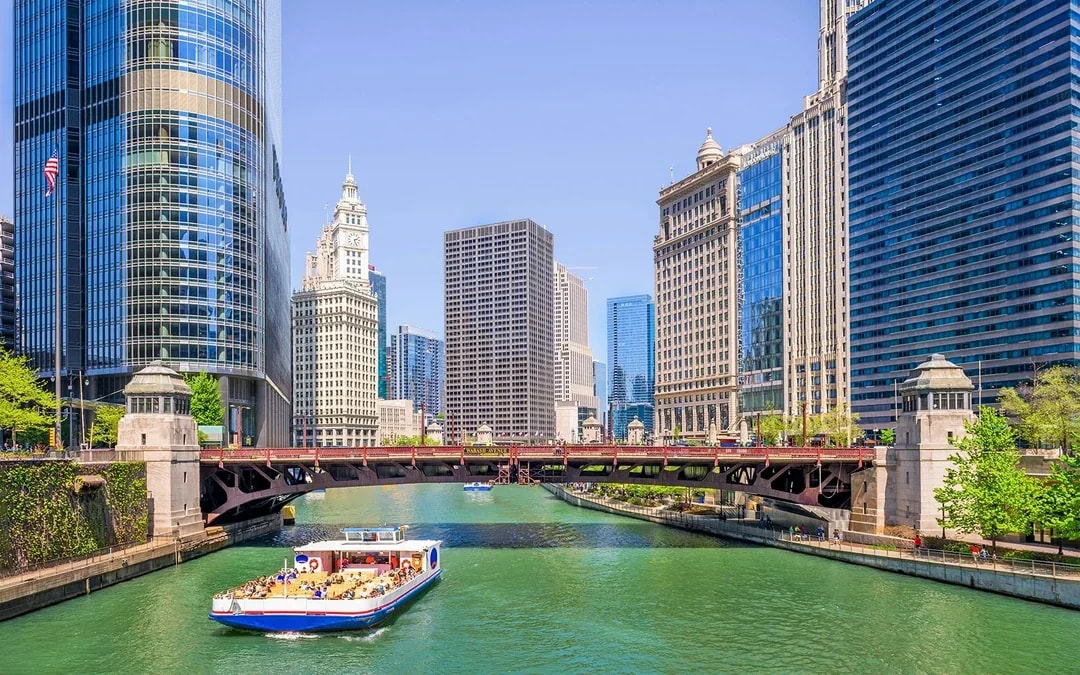 75-Minute Chicago River Architecture Cruise by Shoreline Image 6