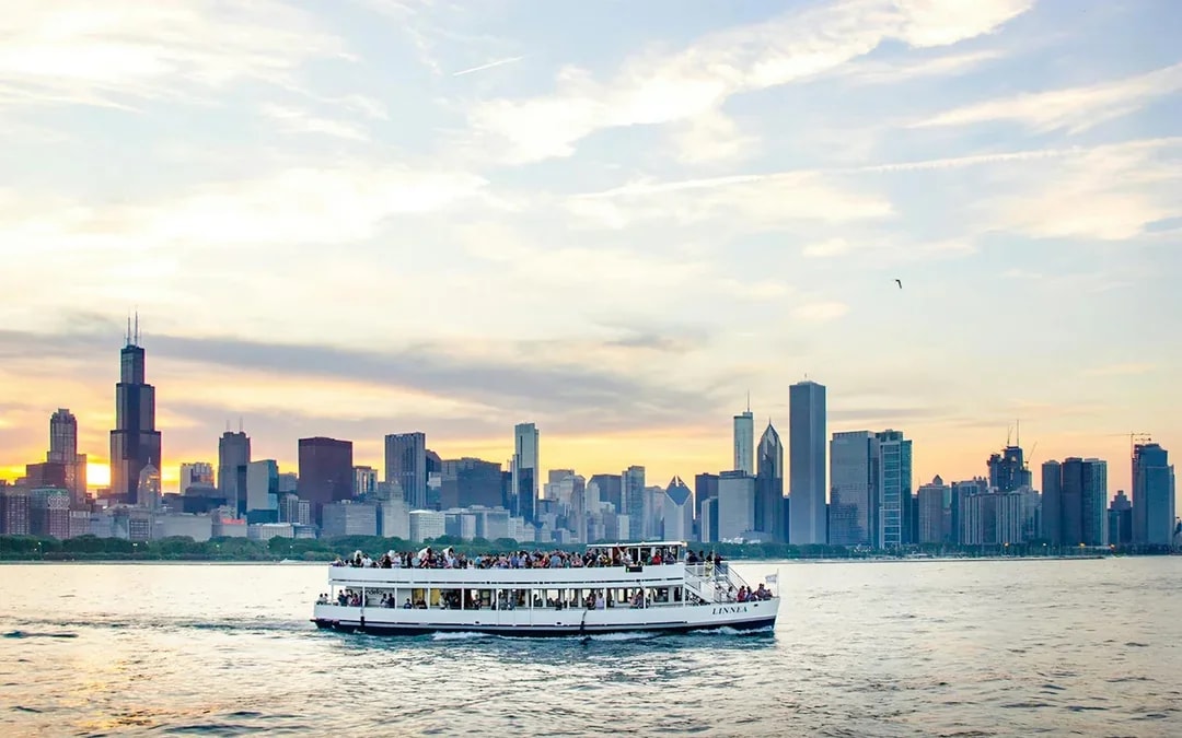 90-min Scenic Sunset Lake Michigan Cruise by Wendella Image 1