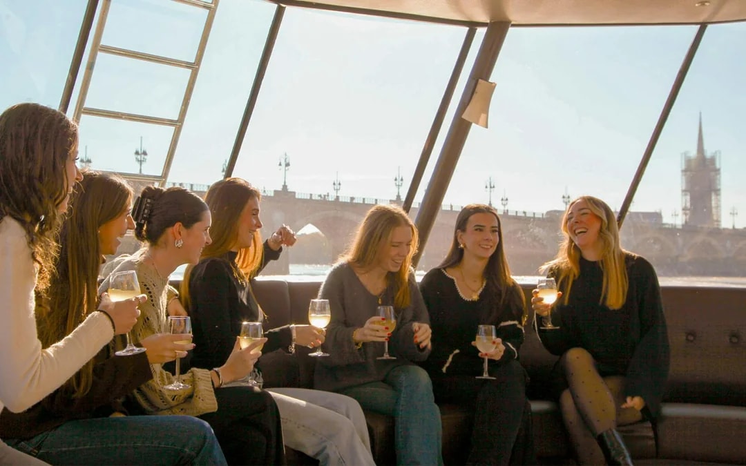 1.5-Hour Bordeaux River Cruise with Wine and Canelé Tasting Image 10