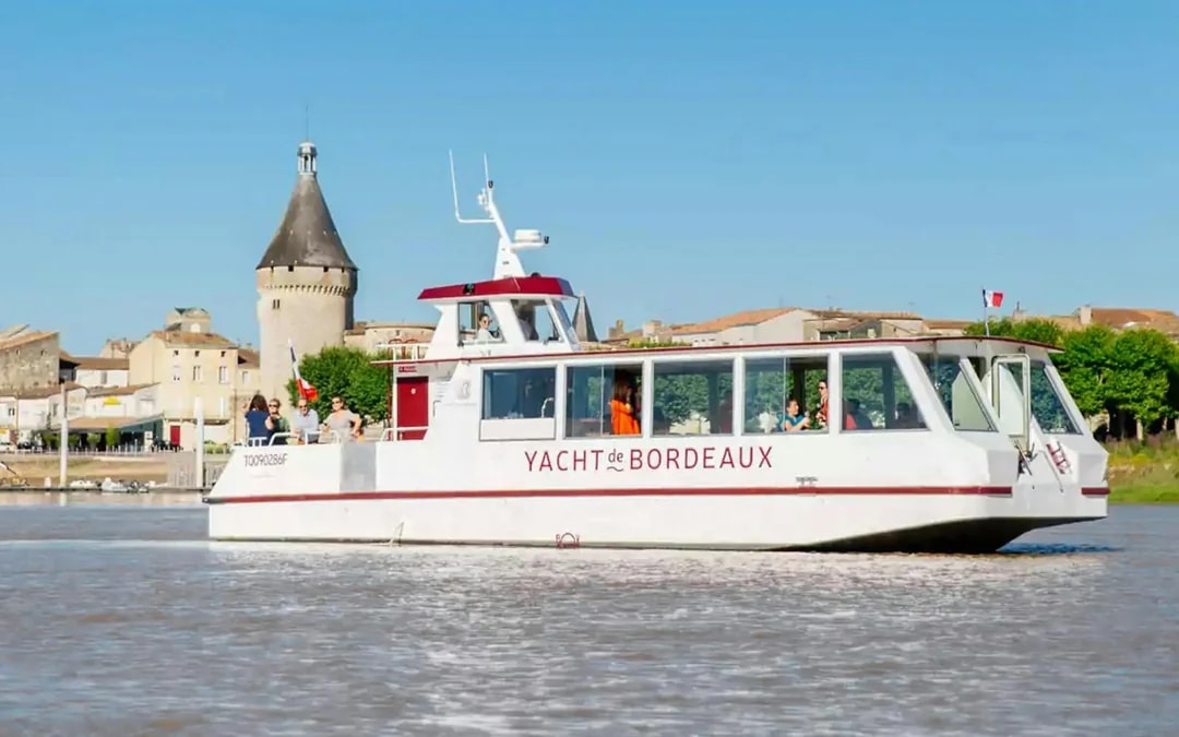 1.5-Hour Bordeaux River Cruise with Wine and Canelé Tasting Image 11