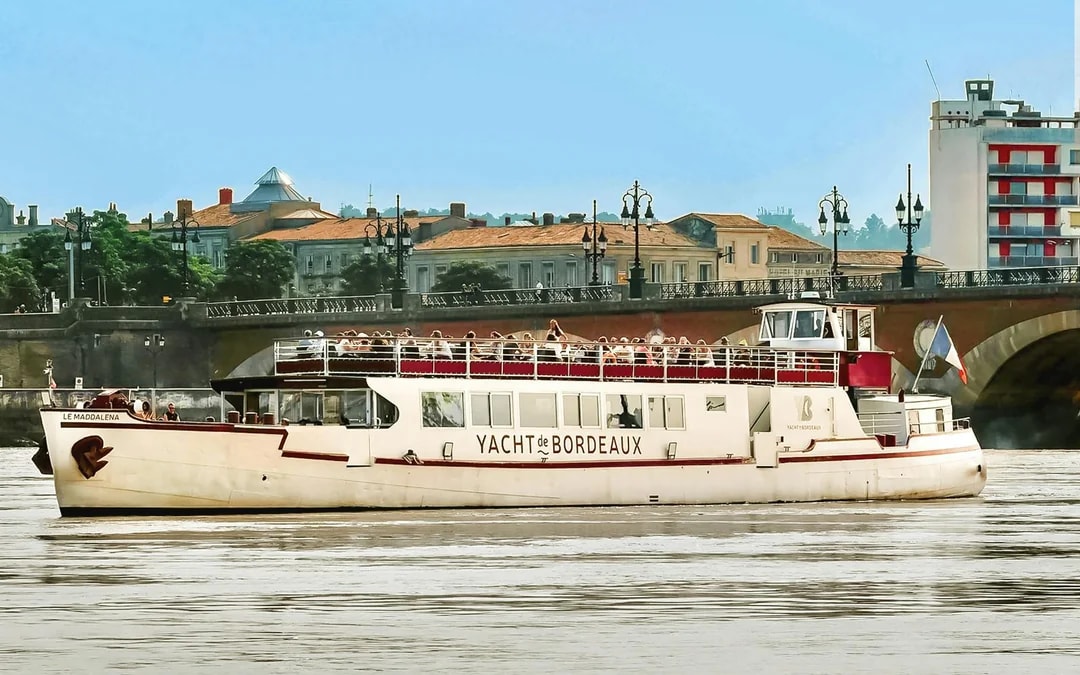 1.5-Hour Bordeaux River Cruise with Wine and Canelé Tasting Image 12