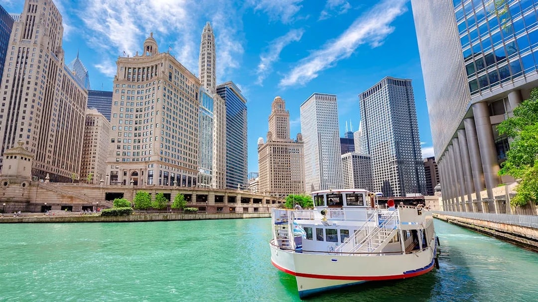 Chicago River cruise boat with city skyline, part of 90 Min Chicago River and Lake Michigan Architecture Cruise.