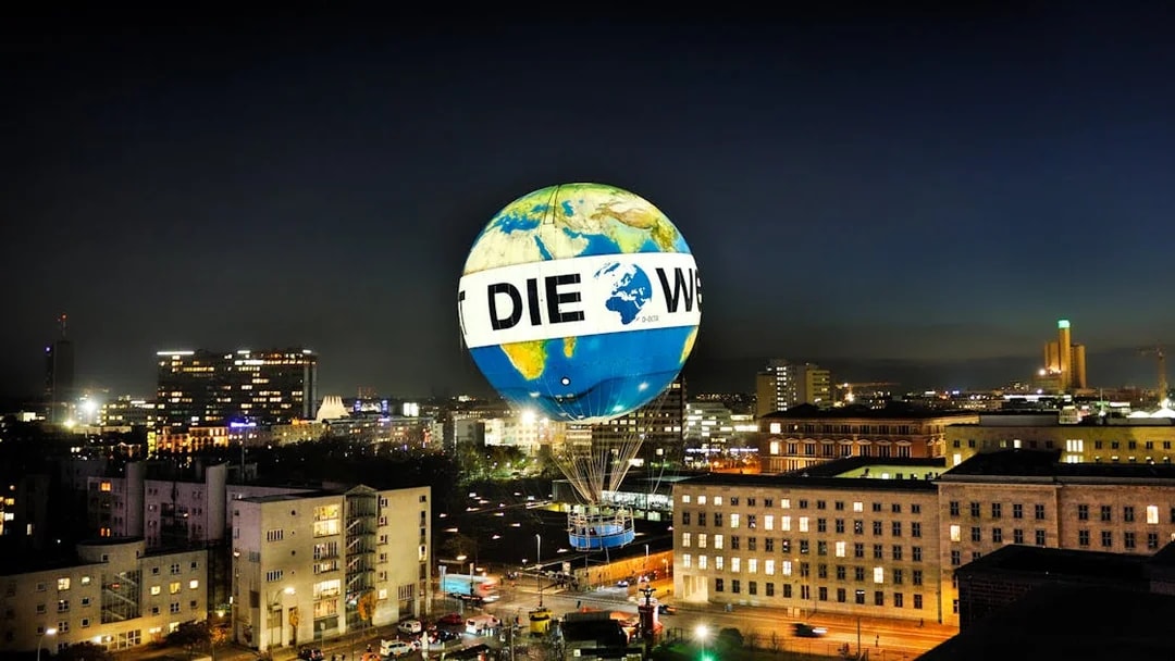 Hot air balloon over Berlin cityscape at night, Aufstieg mit dem Weltballon experience.