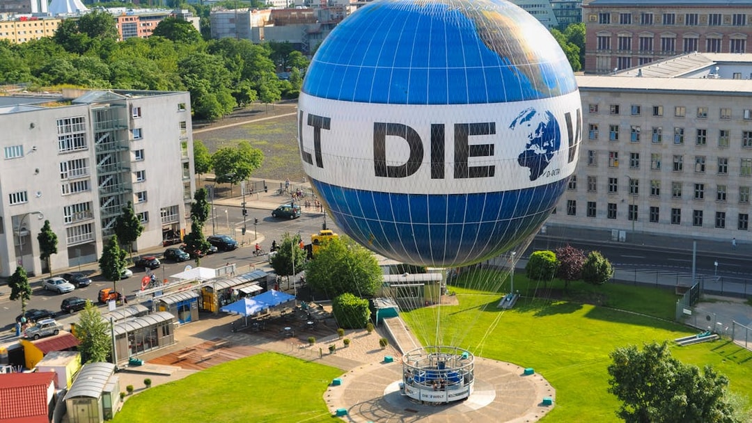 Hot air balloon ride in Berlin cityscape, Aufstieg mit dem Weltballon-7.