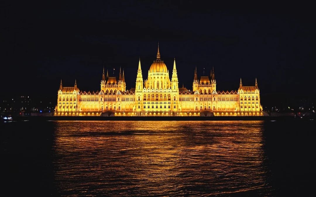 After-Dark Bucharest Sightseeing Tour Image 2