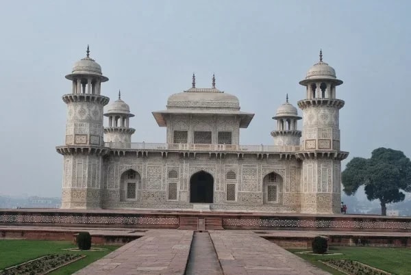 Itmad Ud Daula Entry Ticket for Indians experience image 3