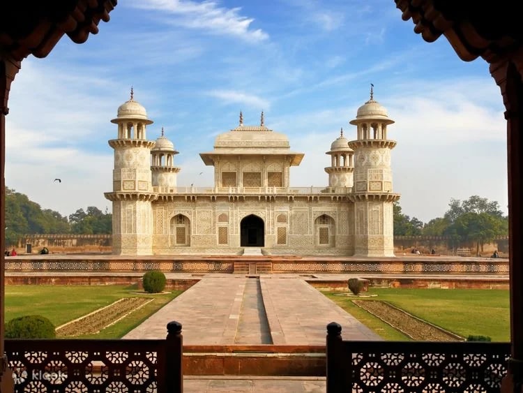 Agra: Itimad-ud-Daulah Skip-the-Line Entry Ticket
