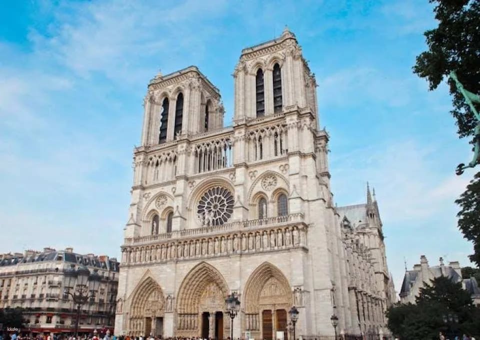 AI-Guided Walking Tour of Paris with Walky the WhatsApp Chatbot