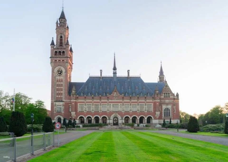 AI-Guided Walking Tour of The Hague with Walky the WhatsApp Chatbot