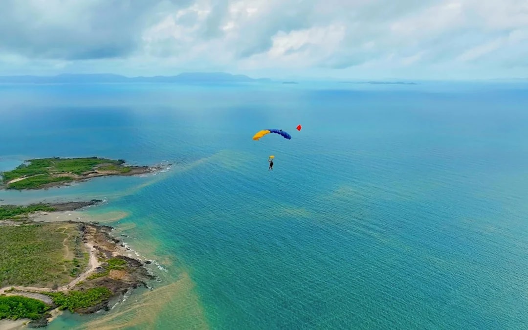 Airlie Beach Tandem Skydive with Beach Landing Image 5