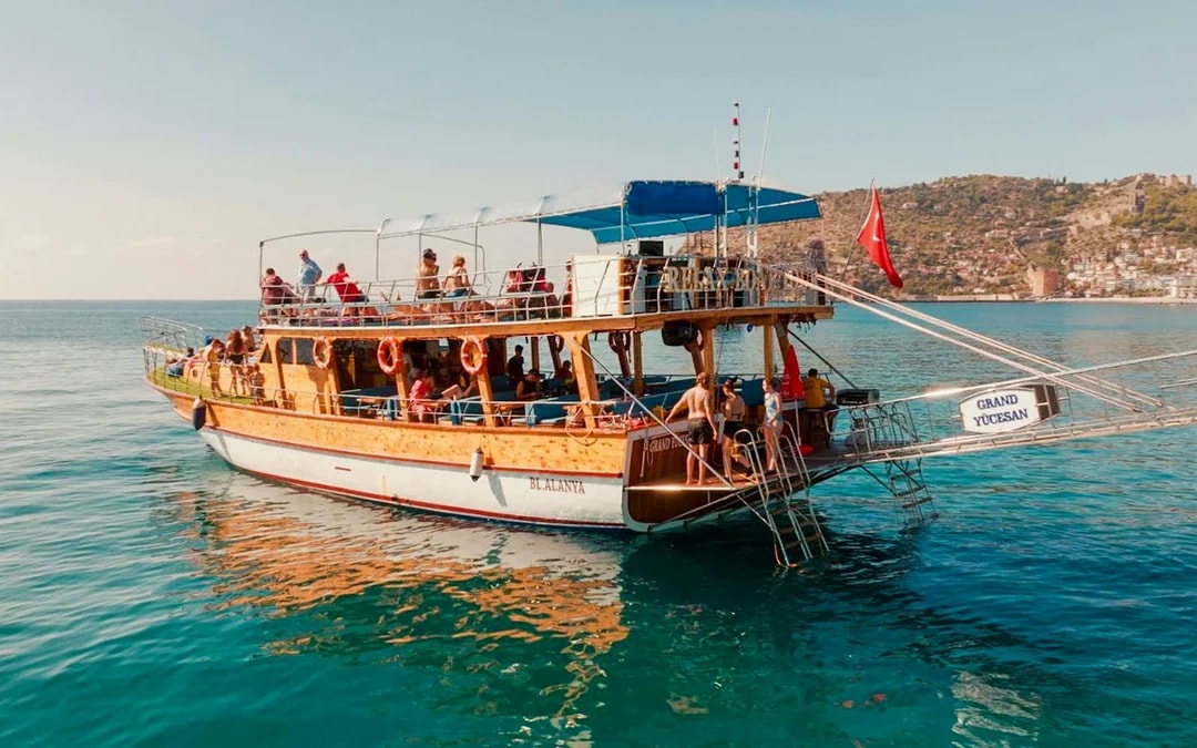 Alanya Boat Day Tour with a Guide Image 9