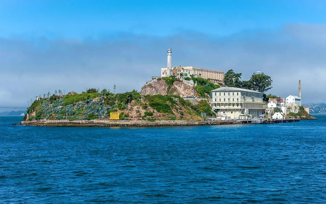 Alcatraz Ticket + Ferry with North Beach Walking Tour Image 4