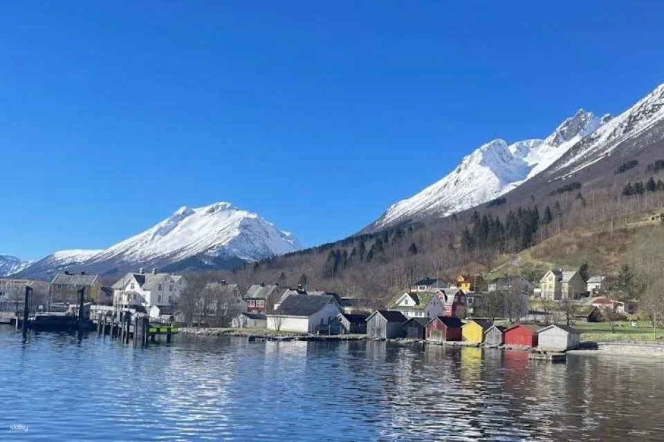 Ålesund Hjørundfjord fjord guided cruise from Ålesund