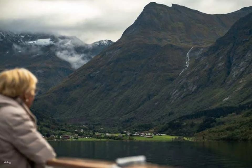 Ålesund Hjørundfjord fjord guided cruise from Ålesund