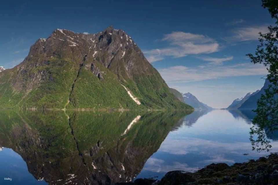 Ålesund Hjørundfjord fjord guided cruise from Ålesund