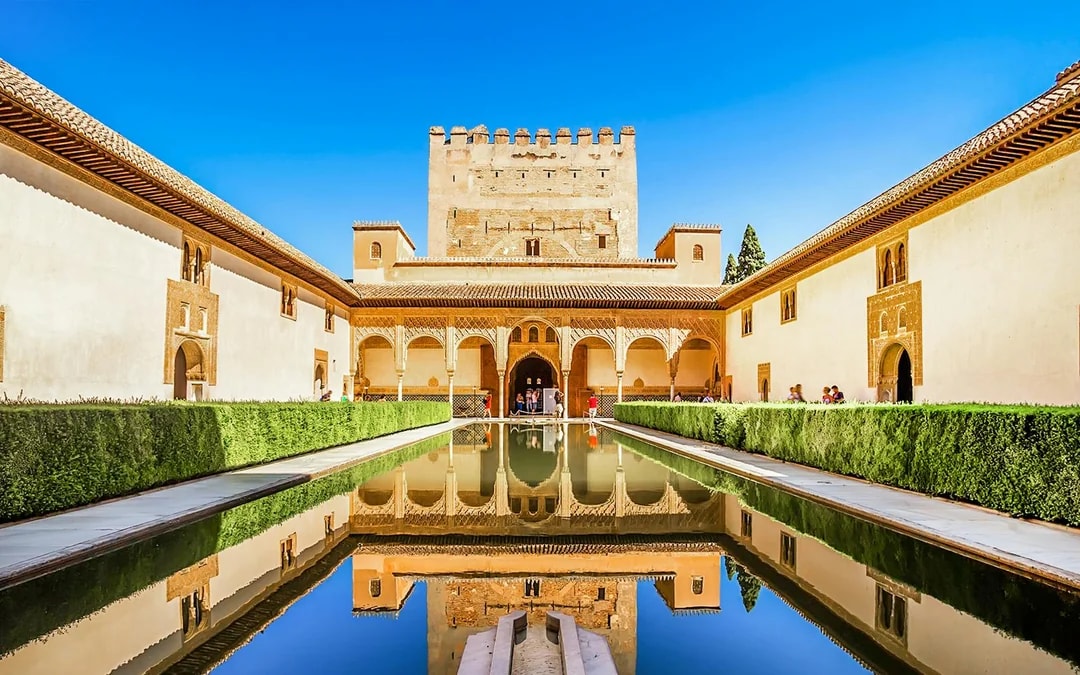 Alhambra & Nasrid Palaces Guided Tour without Entry Tickets Image 8