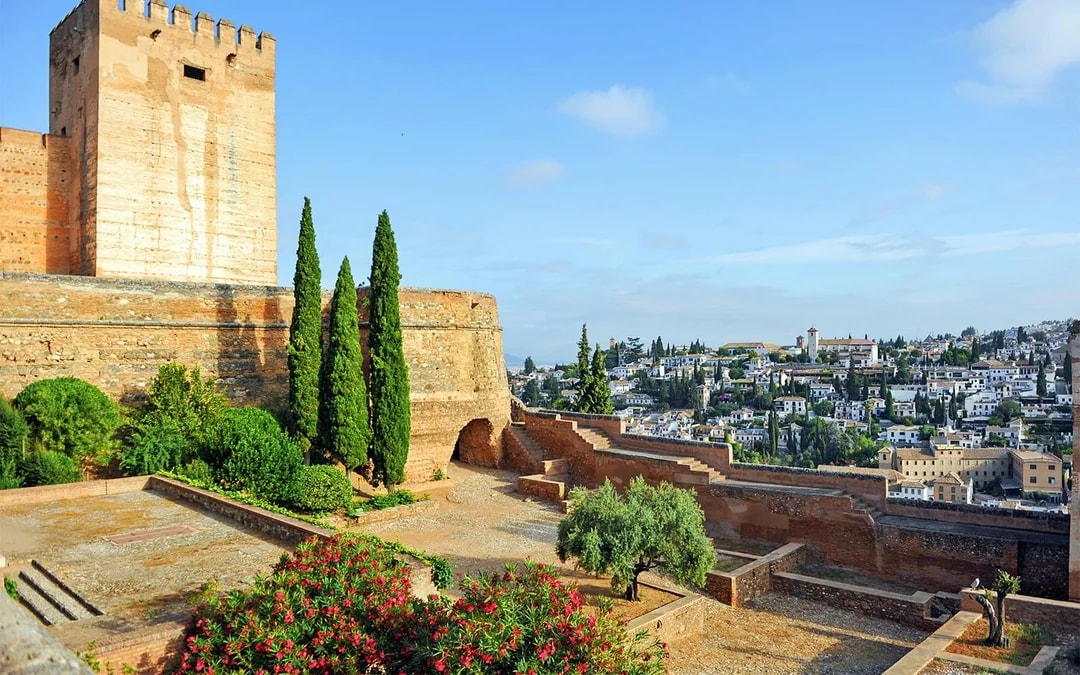 Alhambra & Nasrid Palaces Guided Tour without Entry Tickets Image 9