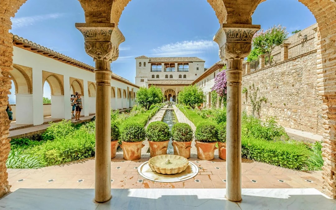Alhambra & Nasrid Palaces Guided Tour without Entry Tickets Image 10