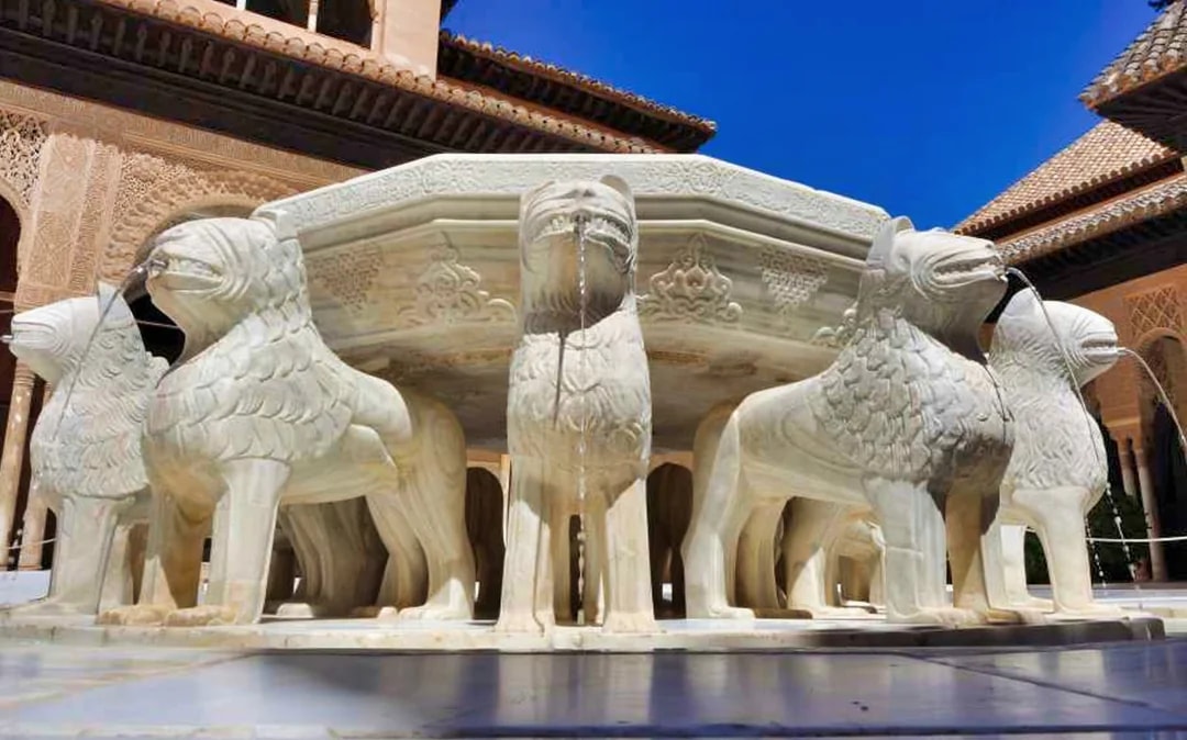 Alhambra Premium Skip-the-Line Guided Tour with Nasrid Palaces Image 1