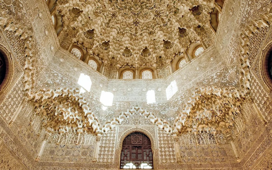 Alhambra Skip-the-Line Guided Tour with Nasrid Palaces Image 6