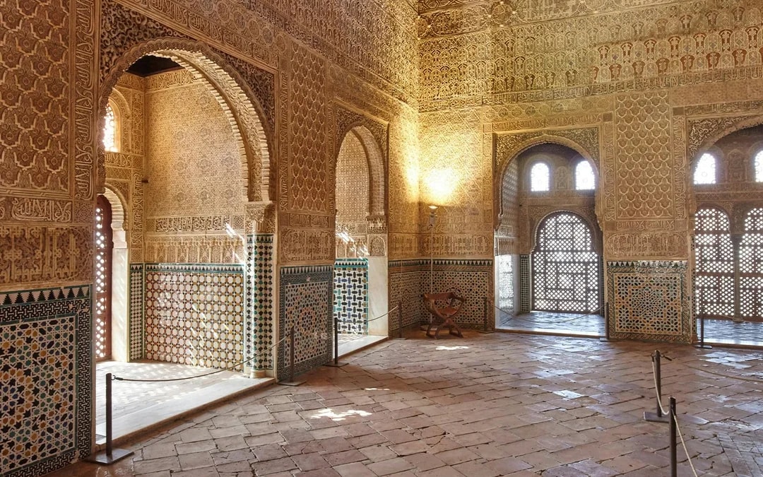 Alhambra Skip-the-Line Guided Tour with Nasrid Palaces Image 7