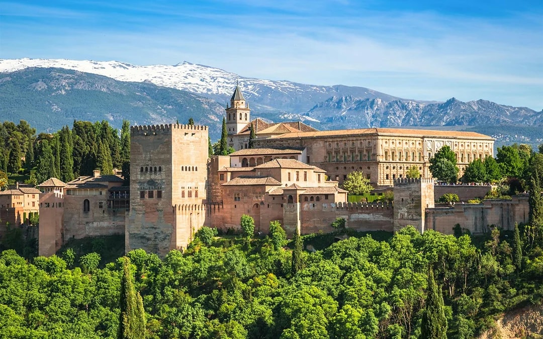 Alhambra Skip-the-Line Guided Tour with Nasrid Palaces Image 1