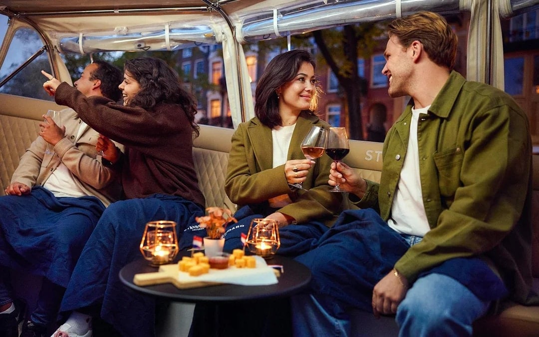 Amsterdam: 1-Hour Romantic Candlelight Evening Cruise With Unlimited Wine & Cheese