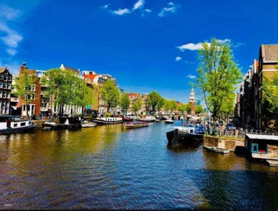 Amsterdam countryside bike tour with 1-hour canal cruise