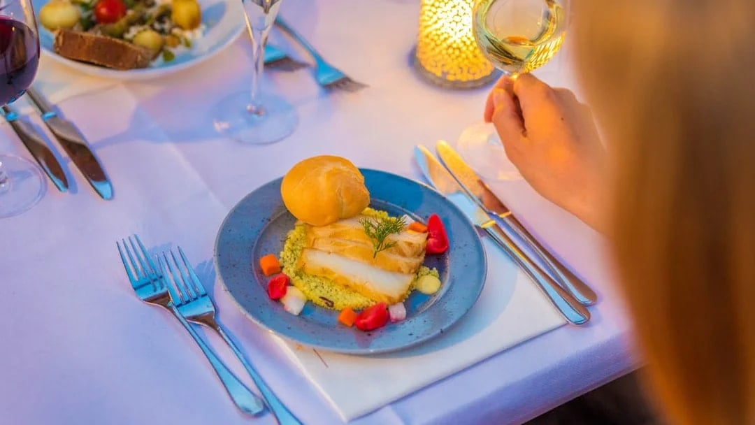 Amsterdam: 2-Hour Dinner Cruise with 4-Course Menu and Drinks