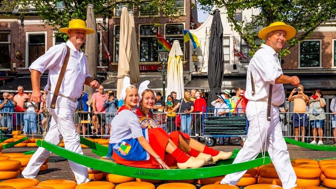 From Amsterdam: Zaanse Schans and Alkmaar Cheese Market Guided Tour